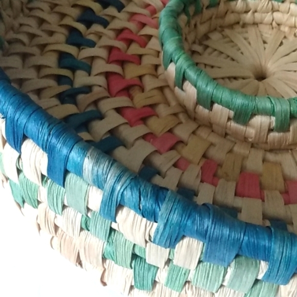 HANDMADE WOVEN STRAW SERVING BASKET NWOT - Picture 4 of 5